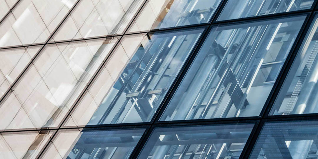cirkulära lösningar - bild på glasfasad