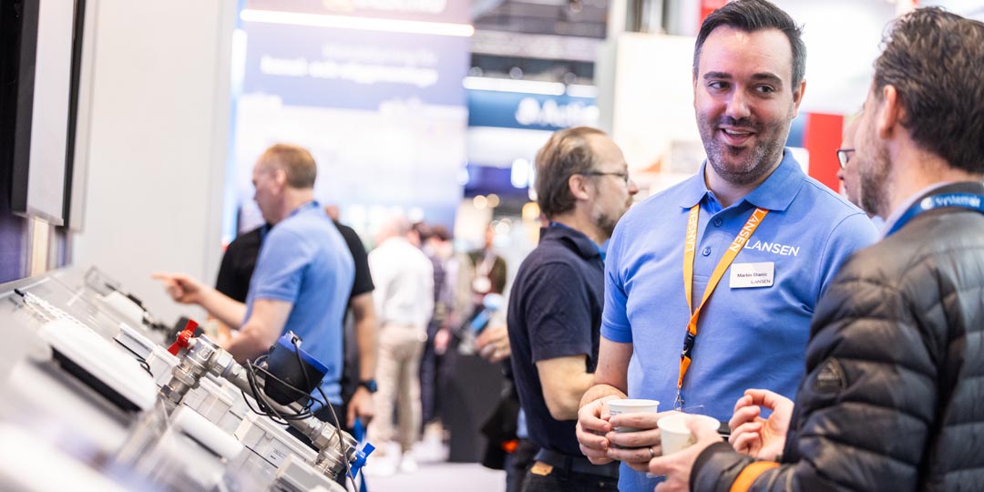 Möte mellan utställare och besökare under nordbygg 2026