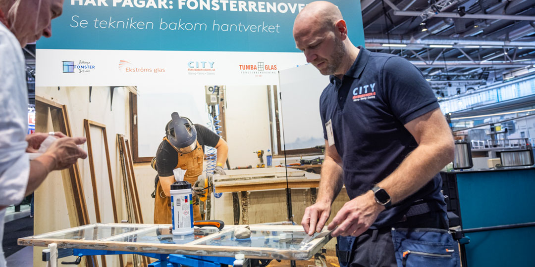 man-arbetar-med-fonster-1080x540 man restaurerar fönster